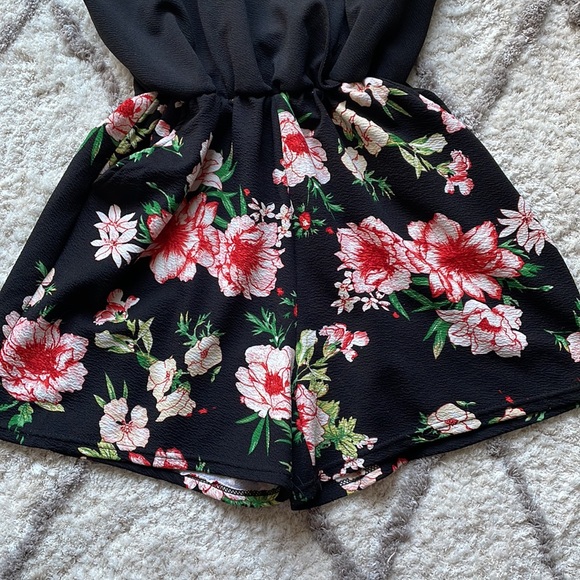 ✨Black and Floral Summer Romper✨ - Picture 3 of 9